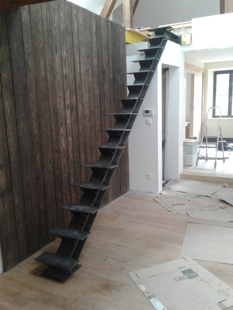 Escalier en poutrelle &laquo;&nbsp;H&nbsp;&raquo; et marche en bois. Schiltigheim 1