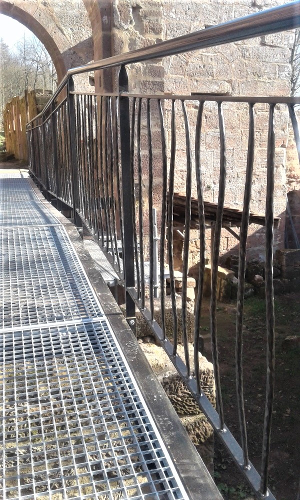 Passerelle m&eacute;tallique et garde-corps forg&eacute;s Lingolsheim 1