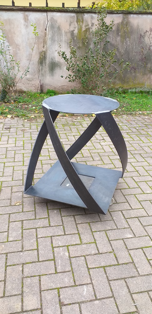 Pi&eacute;tement de table H&eacute;lico&iuml;dale. Bischheim 1