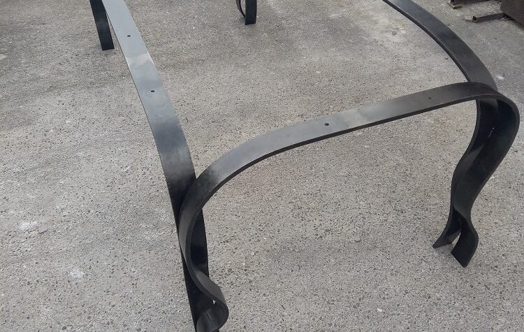 Pi&egrave;tement de table en fer plat 70/12 Saverne 0